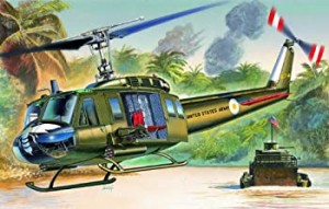 タミヤ イタレリ 1247 1/72 UH-1D 'SLICK' プラモデル（中古品）