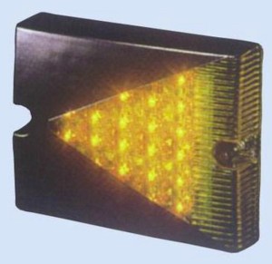 小糸製作所/KOITO LEDシグナルランプ 12V 黄色LED矢印塗装タイプ 連続点灯仕様 SLEK12YT2J 入数：1個