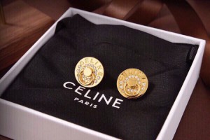 セリーヌCeline  新作スタッドピアス 