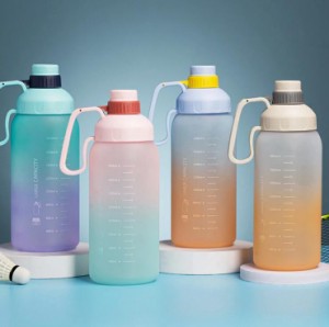 大容量 1800ml 水筒 スポーツウォーターボトル かわいい スリム おしゃれ 旅行 漏れ防止 耐久性 アウトドア用ウォーターボトル