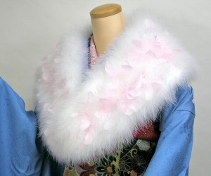 和装 ショール 成人式 振袖に ふわふわフェザー（白鳥 スワン：ピンク）羽毛 フェザー ストール 和洋兼用箱入り