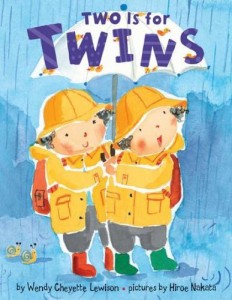 By Wendy Cheyette Lewison - Two is for Twins (Brdbk Abr)(中古品)