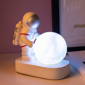  ナイトライト ベッドサイドランプ デスクライトデスク 宇宙飛行士ナイトランプ 電池式 宇宙飛行士置物装飾