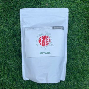 リアトリス MIYABI. グラスフェッドプロテイン チョコレート味 1kg / 雅 人工甘味料、保存料、着色料、乳化剤、増粘剤、不使用で体に優し