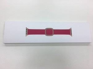 送料無料 新品未開封 アップル純正レザーベルトapple watchバンド 38mm/40mm/41mmケース用 ラズベリーモダンバックル  正規品