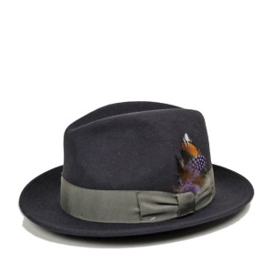 【新品•タグ付き】 ハット帽子 羽付き リボン付き　婦人帽 オシャレ ブラウン系ハット帽子