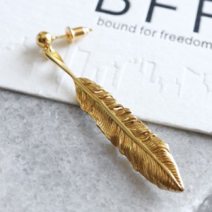 BFF ブランド フェザーピアス ゴールド 18K GP シルバー925 ドロップピアス 羽根 繊細 片耳用 金属アレルギー対応 専用BOX付属 父の日