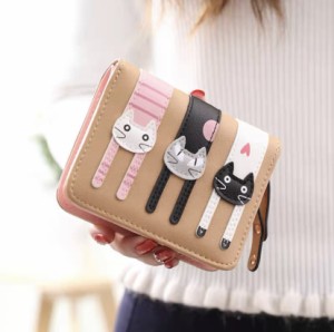 ベージュ　かわいい猫柄の ミニ財布 かわいい 二つ折り財布 ガールズ レディース ねこ　サイズ　財布　サイフ