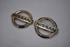 日産　カラー　エンブレム　送料無料　Ｃ２７　セレナハイウェイスター　前期　ゴールド　フロント/リア　カーパーツ　純正　メッキ