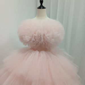 豪華！カラードレス オフショルダー ピンク 編み上げ 柔らかく重ねたチュールスカート 披露宴/前撮り