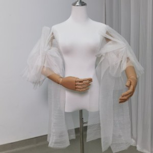 フリル袖 オフホワイト ふわふわ袖 デザイン感 可愛い 花嫁/ウェディングドレス