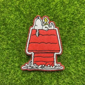 赤い小屋  レッドハウス スヌーピー  アイロンワッペン 刺繍ワッペン かわいい キャラクター デコレーション&リメイク 幼稚園 保育園