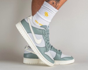 ダンク ロー PRM マイカ グリーン Nike Dunk Low PRM Mica Green 正規品 全国送料無料