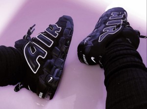 アンブッシュ × ナイキ エアモアアップテンポ ロー ブラック アンド ホワイト AMBUSH × Nike Air More Uptempo Low Black and White