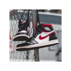 エアジョーダン1 レトロ NIKE AIR JORDAN 1 RETRO HIGH BLACK / WHITE / GYM RED 正規品 送料込