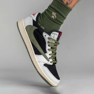 トラヴィス・スコット × ナイキ ウィメンズ エアジョーダン1 ロー OG ミディアム オリーブ Travis Scott × Nike WMNS Air Jordan 1 Low