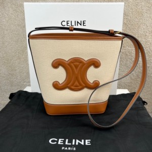 【一点限定】セリーヌ CELINE スモール バケット キュイル トリオンフ テキスタイル ショルダーキャリー 展示品 新品 並行輸入品 ハンド