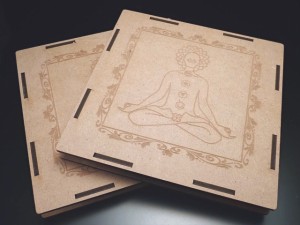 7種のヤントラ刻印&7色チャクラタンブル チャクラ刻印デザインケース タイプB ボックスサイズ約16.5×16.5cm 高さ1.7cm 古代インドから伝