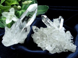ゼッカ産水晶 ミニクラスター 1個売り 謎多き美麗クリスタル 氷のように美しい水晶 純粋と浄化を象徴する石 ブラジル