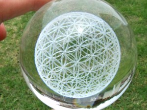 3Dフラワーオブライフ(生命の花) クリスタルガラス製 LED台座付き 直径約67mm LEDライトで幻想的に浮かび上がった 立体フラワーオブライ