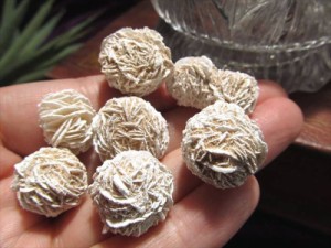 デザートローズ (ジプサム ローズ) 小サイズ 詰合せ 約200gセット 約10-17個入り サイズ約1.5cm-3.5cm 砂漠から生まれる神秘的な薔薇 大