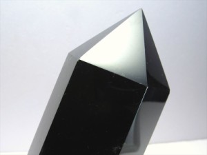 黒水晶 モリオン ポイント 台付 重さ645g 高さ約175mm 強力な邪気払い 浄化の黒い水晶 モリオン ポイント置物 チベット産