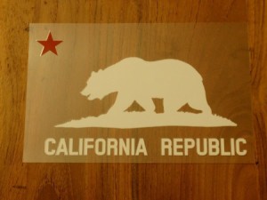 CALIFORNIA REPUBLIC 白 赤星L ステッカー 車 かっこいい ブランド おしゃれ 切り文字 ウォールステッカー バイク 西海岸 熊 星 サーフィ
