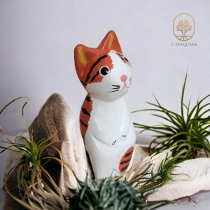 10000103　ネコ　バリ木彫り 　お座りネコ　猫の置物　バリ雑貨　アジアンインテリア　木製のネコ　エスニック