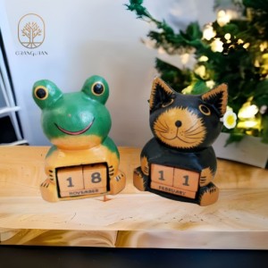 10001818　ネコ　カエル　卓上カレンダー　マンスリーカレンダー　猫　蛙　バリ木彫り　アジアン雑貨　エスニック