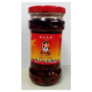 横浜中華街　老干媽　辣三丁油辣椒（三種具入り辣油）　280ｇ、 いつもの料理にちょいたし♪