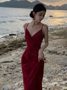 赤いキャミソールワンピースフレンチヴィンテージ2024夏の新作気品あるおしゃれなシーサイドリゾートロングスカート