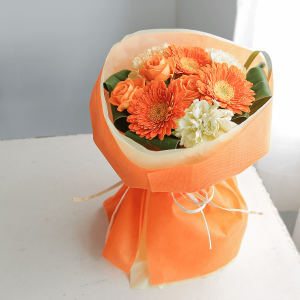 そのまま飾れる花束｜スタンドブーケ「フレッシュオレンジ」 誕生日 お祝い プレゼント フラワーギフト 女性 母 入学 還暦 結婚 花 生花