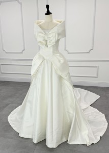 エマリーエ EMarie ダブルリボンケープカラー Aライン ウェディングドレス ホワイト 白 ファーストオーナー　ロールカラー　サテン