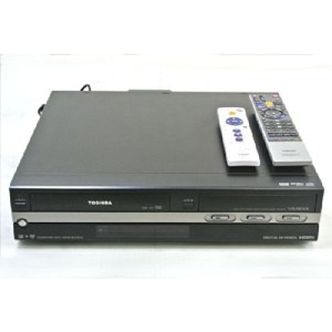 (中古品)東芝 RD-W301 ハードディスク+DVDレコーダー 300GB内蔵 地デジ