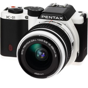 (中古品)PENTAX ミラーレス一眼カメラ K-01ズームレンズキット ホワイト/ブラック K-01ZK WH/BK