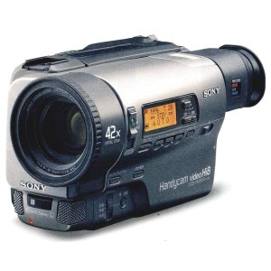 (中古品)SONY ソニー CCD-TR3300 ビデオカメラレコーダー(Hi8/8mmビデオカメラ/ハンディカム) Hi8方式 液晶モニター非搭載