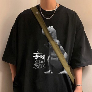    Stussy恐竜プリント半袖Tシャツ