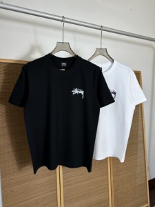 STUSSY モノグラム・プリントの男女半袖Tシャツ