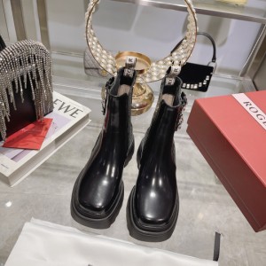 Roger Vivier RV新モデル曰厚底ダイヤルローファーショートブーツです