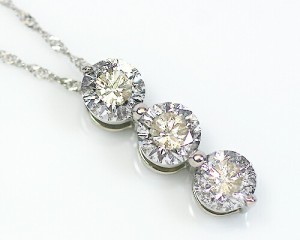 ペンダント　ネックレス　ダイヤモンド　1.5ct　プラチナ　Pt　スリーストーン　3ストーン　3石　レディース　アクセサリー　ジュエリー