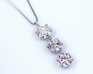 ペンダント　ネックレス　ダイヤモンド　2ct　プラチナ　Pt　スリーストーン　3ストーン　3石　レディース　アクセサリー　ジュエリー　