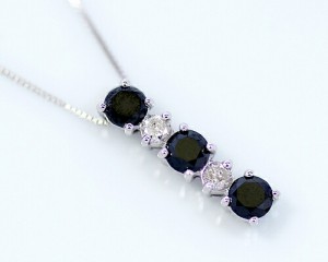 ペンダント　ネックレス　ブラック　ダイヤモンド　0.5ct　0.1ct　18金　ホワイトゴールド　K18　WG　アイライン　Iライン　レディース　