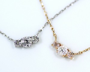 ペンダント　ネックレス　ダイヤモンド　0.25ct　10金　ホワイトゴールド　K10　WG　スリーストーン　3ストーン　3石　レディース　アク