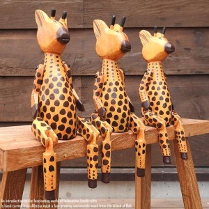 お座り きりんさん Lサイズ ウェルカム人形 木製 木彫りの置物 動物インテリア 動物置物 木製オブジェ 動物置物