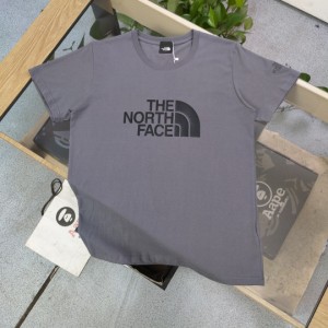 The North Face柄トップス ラウンドネック半袖Tシャツ