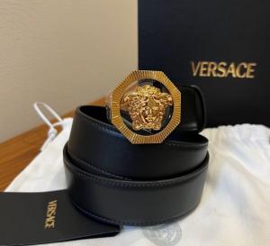 美品］ジャンニヴェルサーチ VERSACE ちっさ ベルト メデューサ ライン 