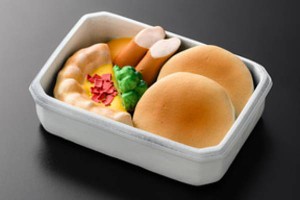 【パンケーキとエッグタルト チキンソーセージ添え】TAMA-KYU ANA 国際線エコノミークラス機内食 フィギュアコレクション1