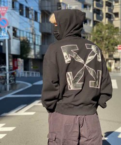 パーカー 【OFF-WHITE】 オフホワイト　CARAV ARROW OVER HOODIE プルオーバーパーカー　メンズ　OMBB037F21FL