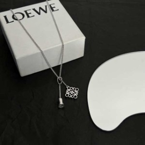 ロエベLOEWE ネックレス アナグラム立体ペンダント 彫刻ダイヤモンド