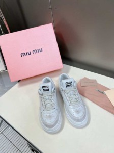 MIMIUの新作カジュアル小汚い靴白い靴並行輸入品